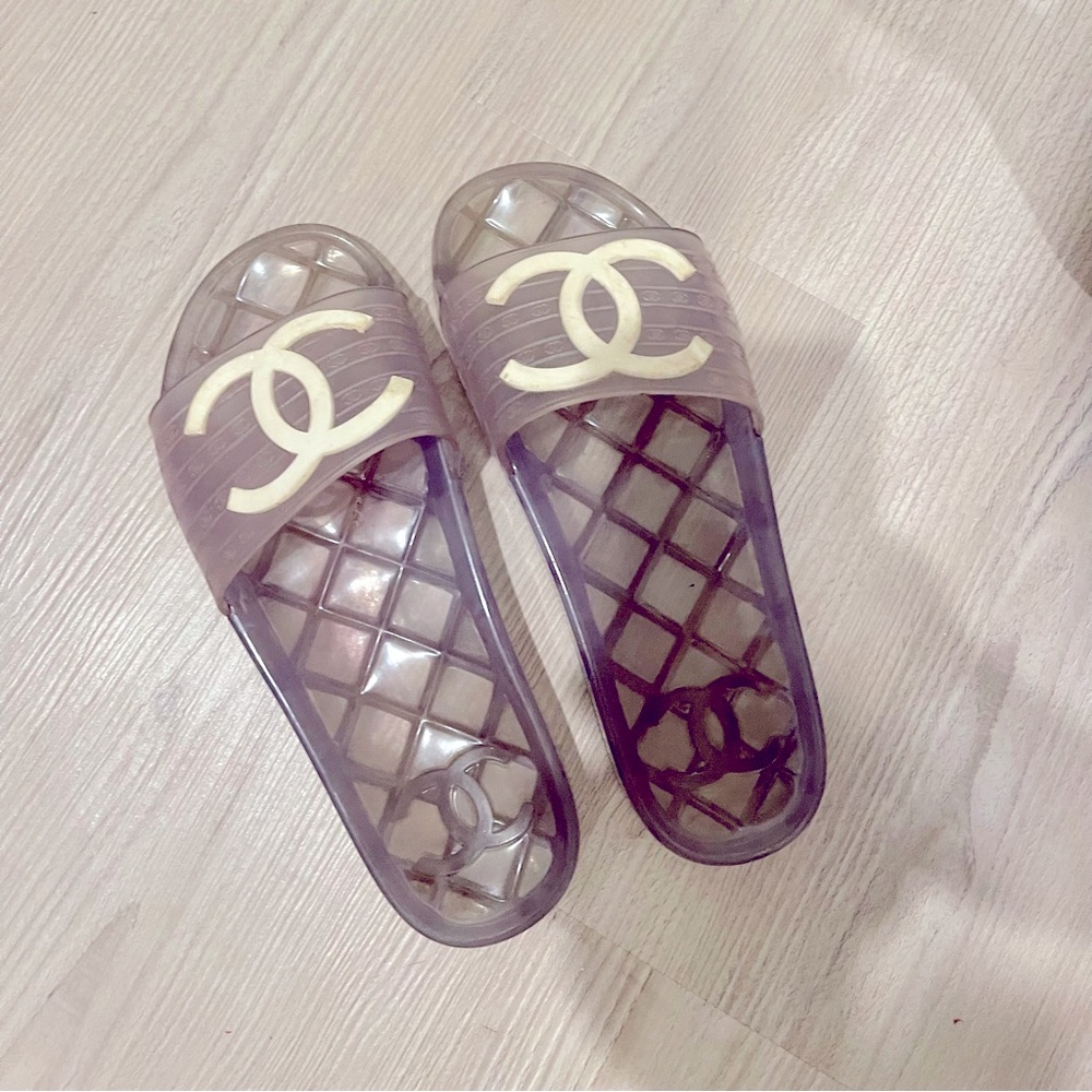 Chanel slides